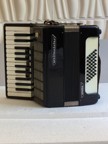 Piano accordions used music